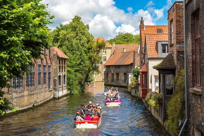 Bruges Canals & Chocolate Discovery Tour